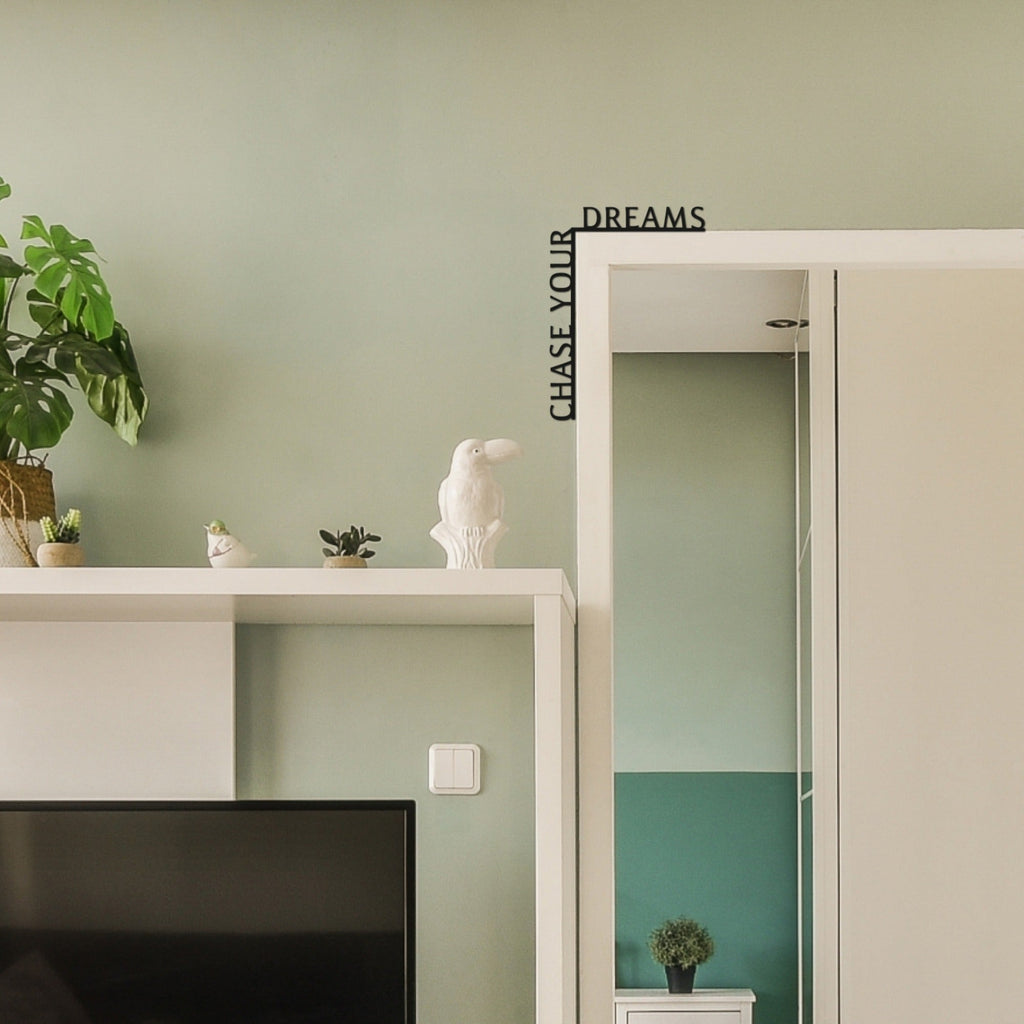 Wooden Corner Quote – Chase Your Dreams