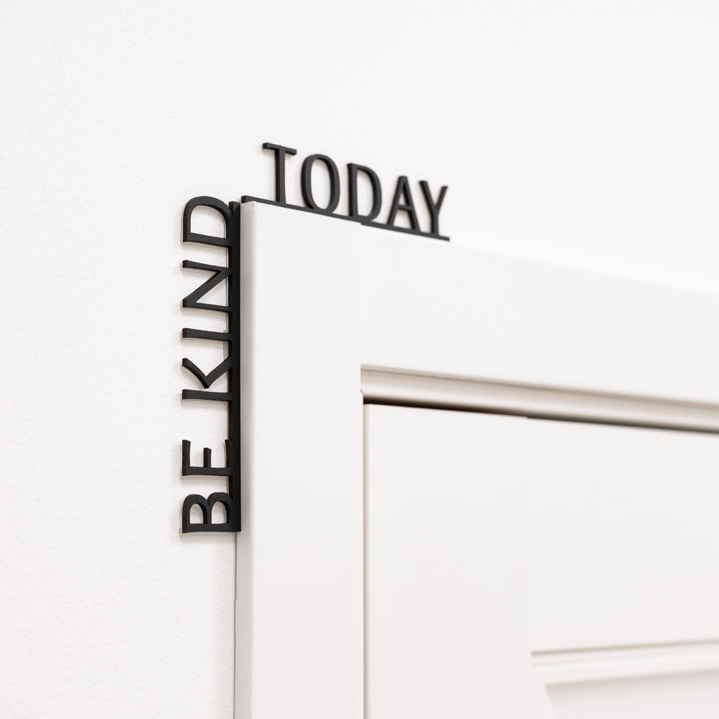 Wooden Corner Quote – Be Kind Today